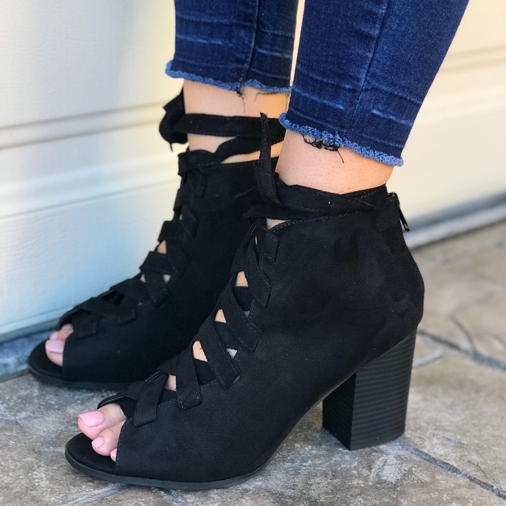 Chunky Ribbons Lace Up Gladiator Block Heel Bootie - Picture 4 of 5